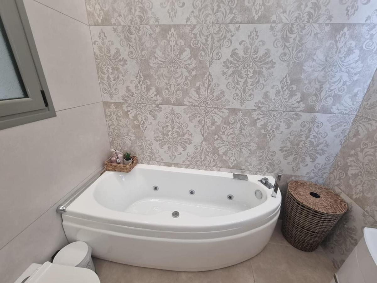 Agora Luxury Apartment 1 Loutráki Esterno foto